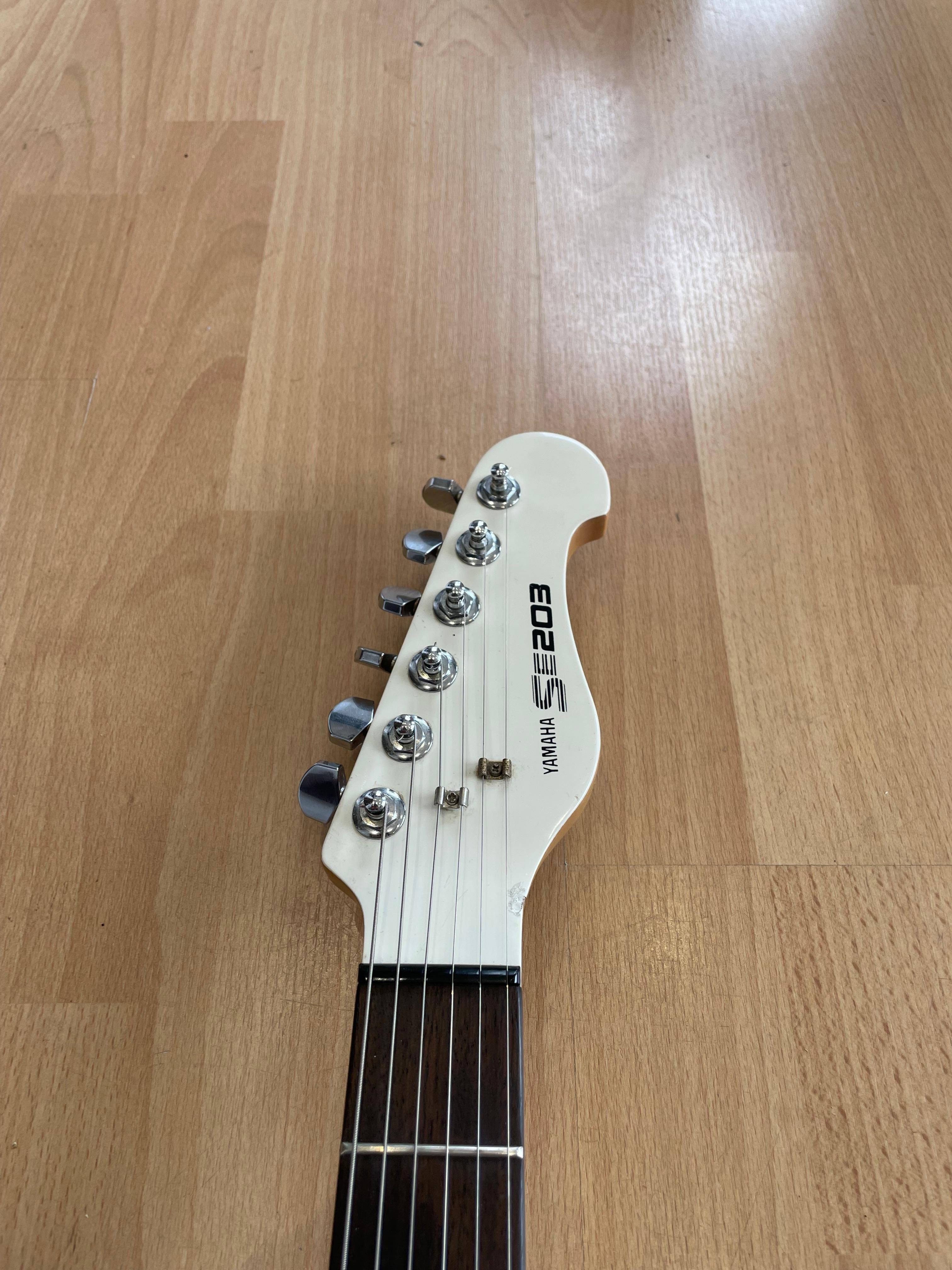 Vintage White 19080s, Yamaha Session II SE200