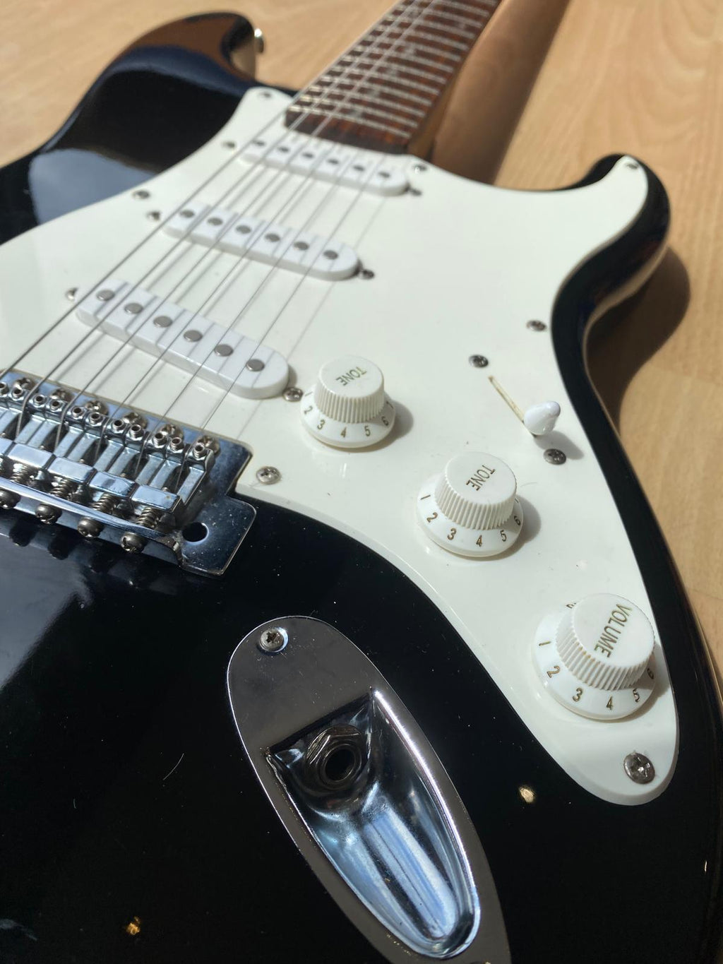 Fender Squier Affinity Series Stratocaster in Classic Black- Excellent Condition