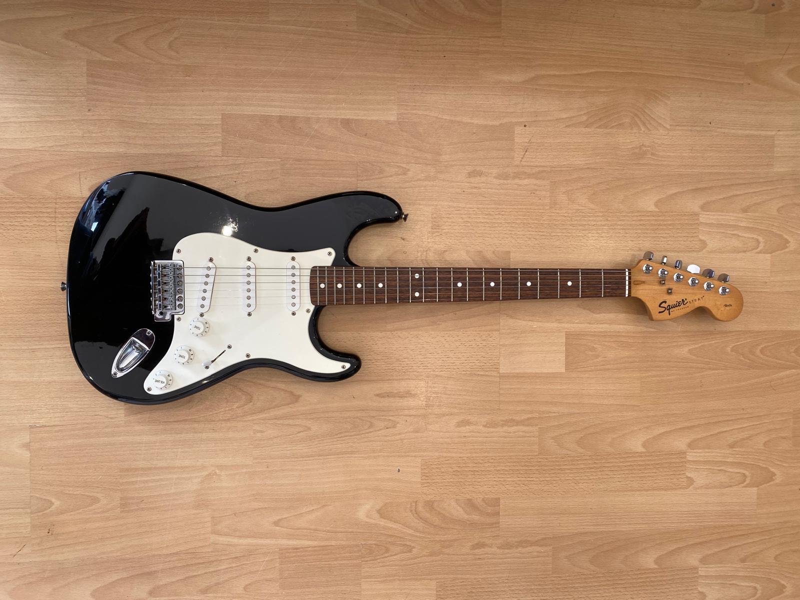 Fender Squier Affinity Series Stratocaster in Classic Black- Excellent Condition