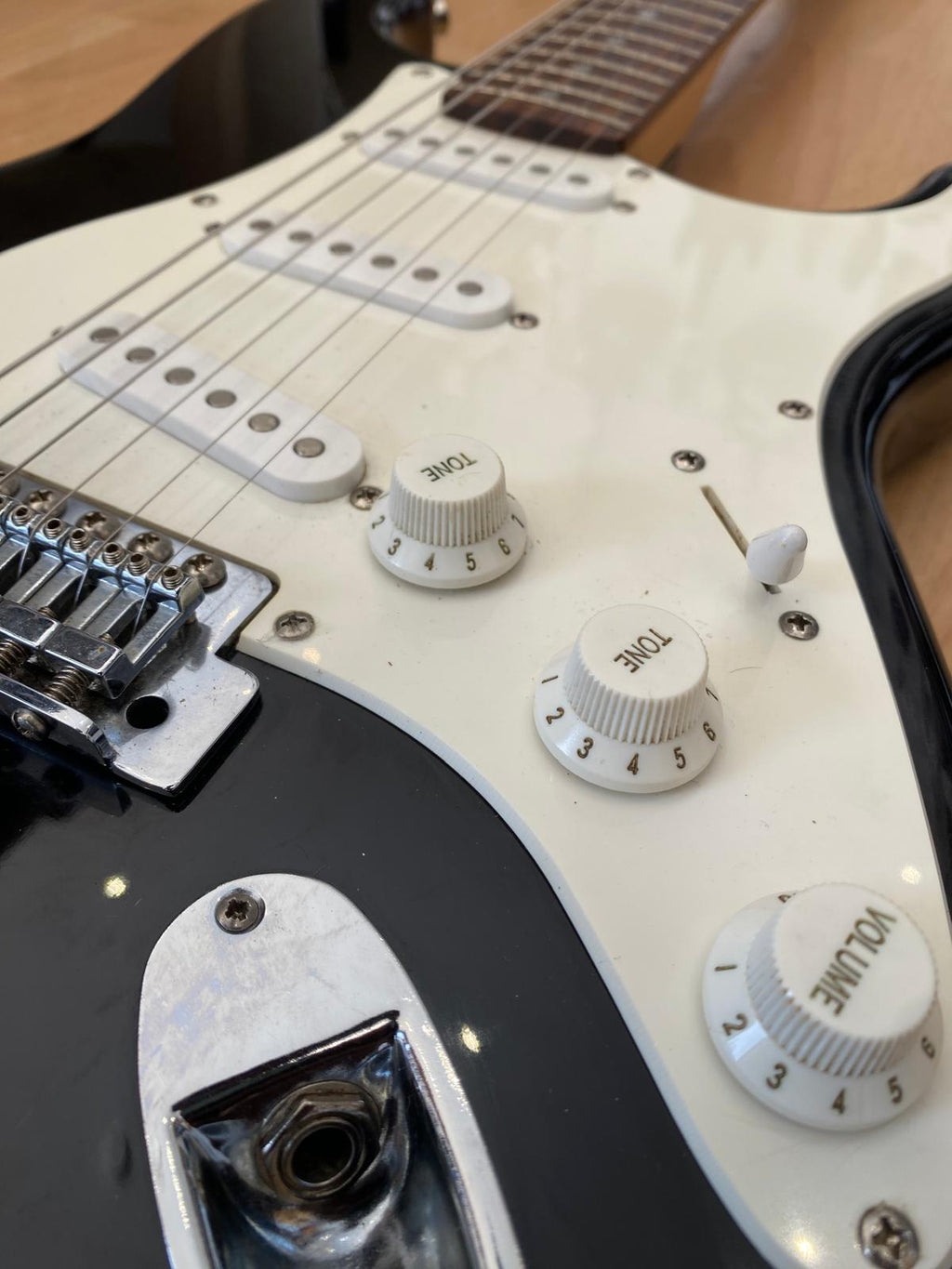 Fender Squier Affinity Series Stratocaster in Classic Black- Excellent Condition