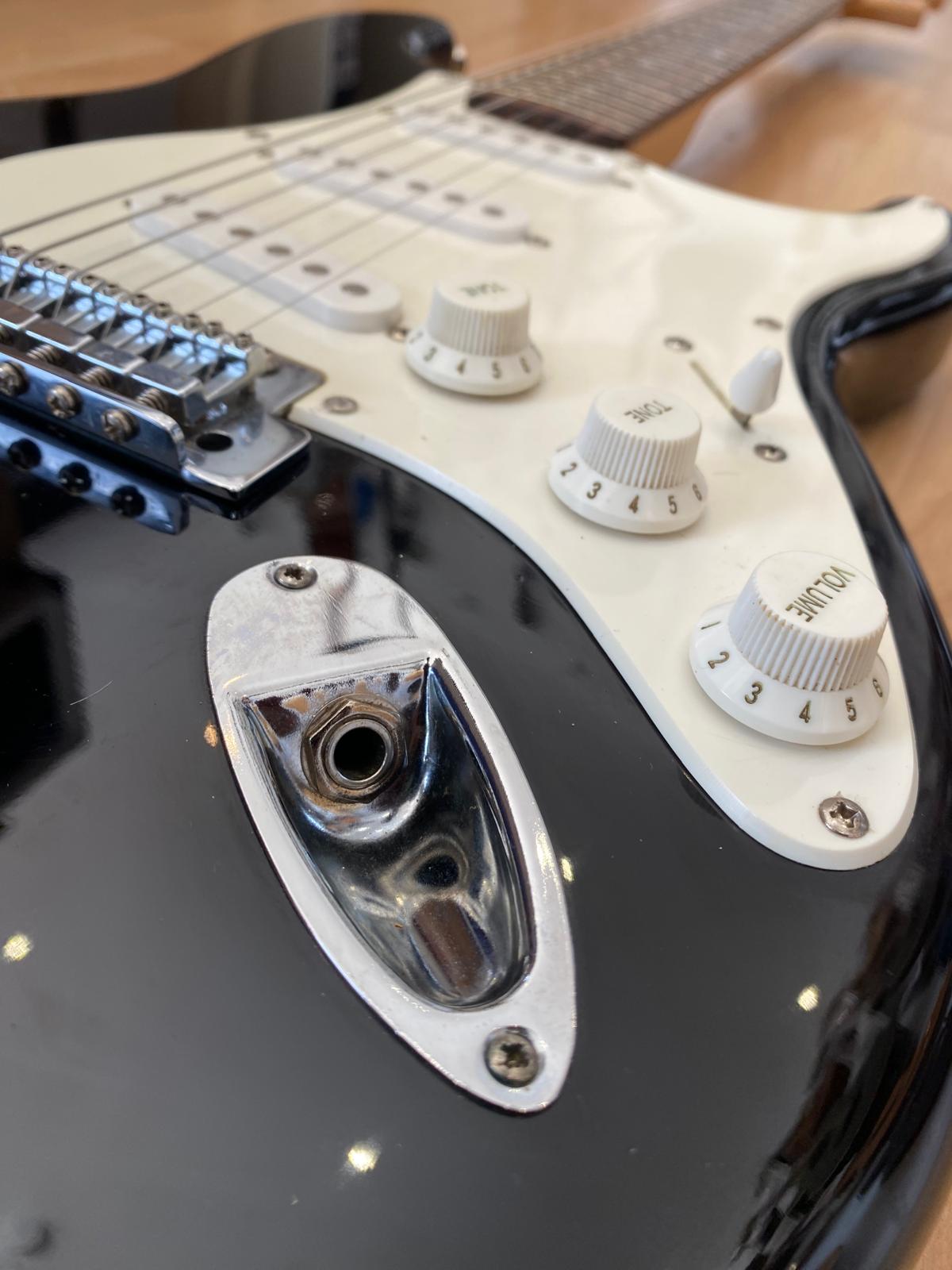 Fender Squier Affinity Series Stratocaster in Classic Black- Excellent Condition