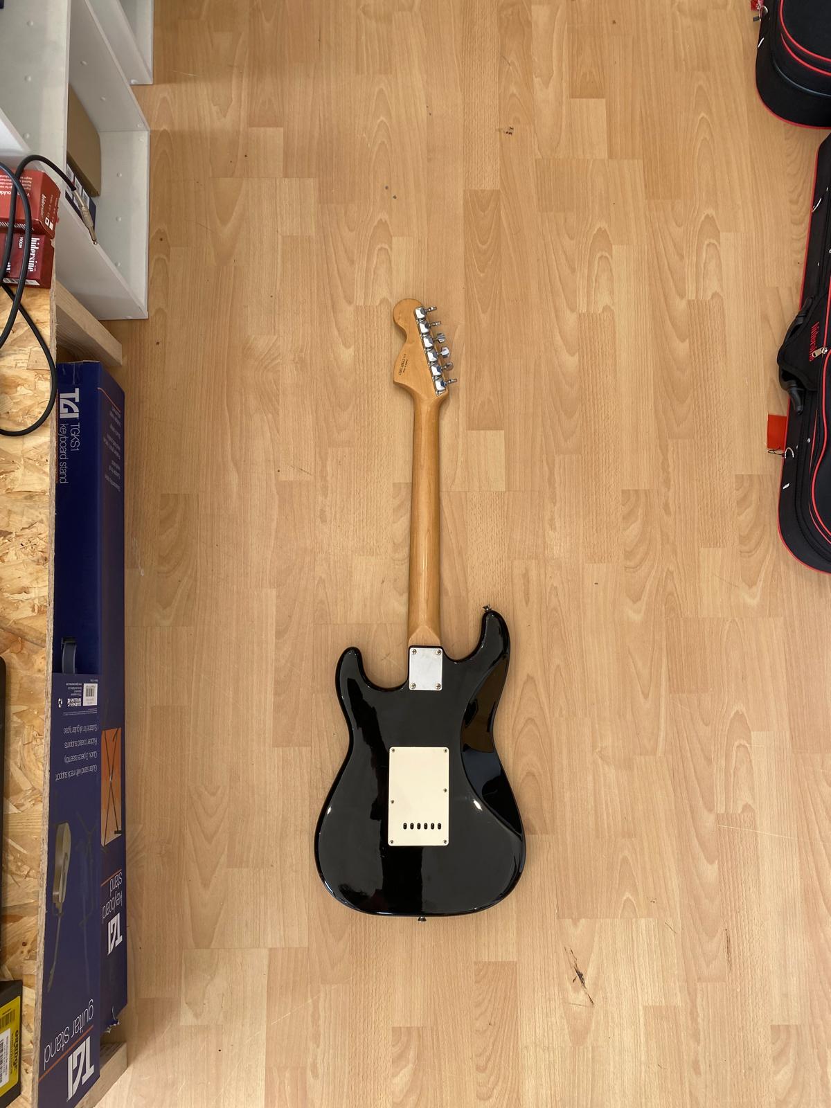 Fender Squier Affinity Series Stratocaster in Classic Black- Excellent Condition