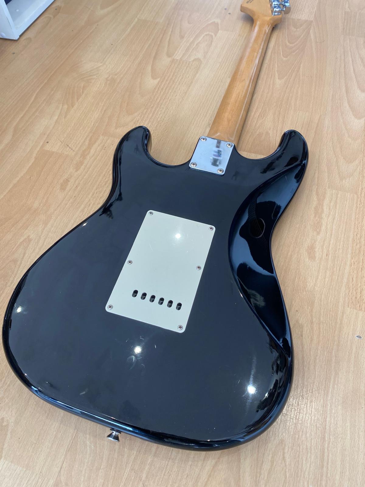 Fender Squier Affinity Series Stratocaster in Classic Black- Excellent Condition