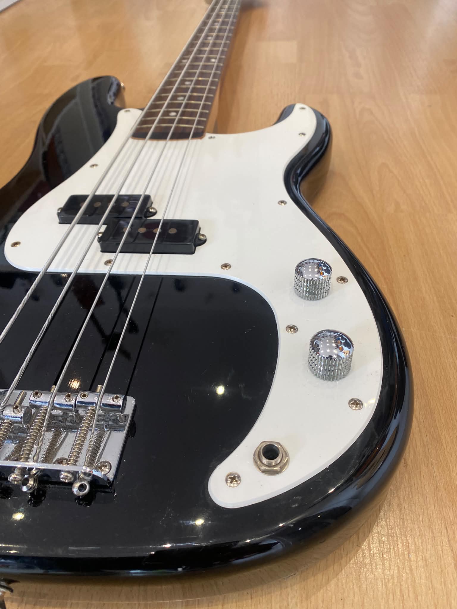 Fender Squier Affinity Precision Bass PJ in Black - Excellent Condition