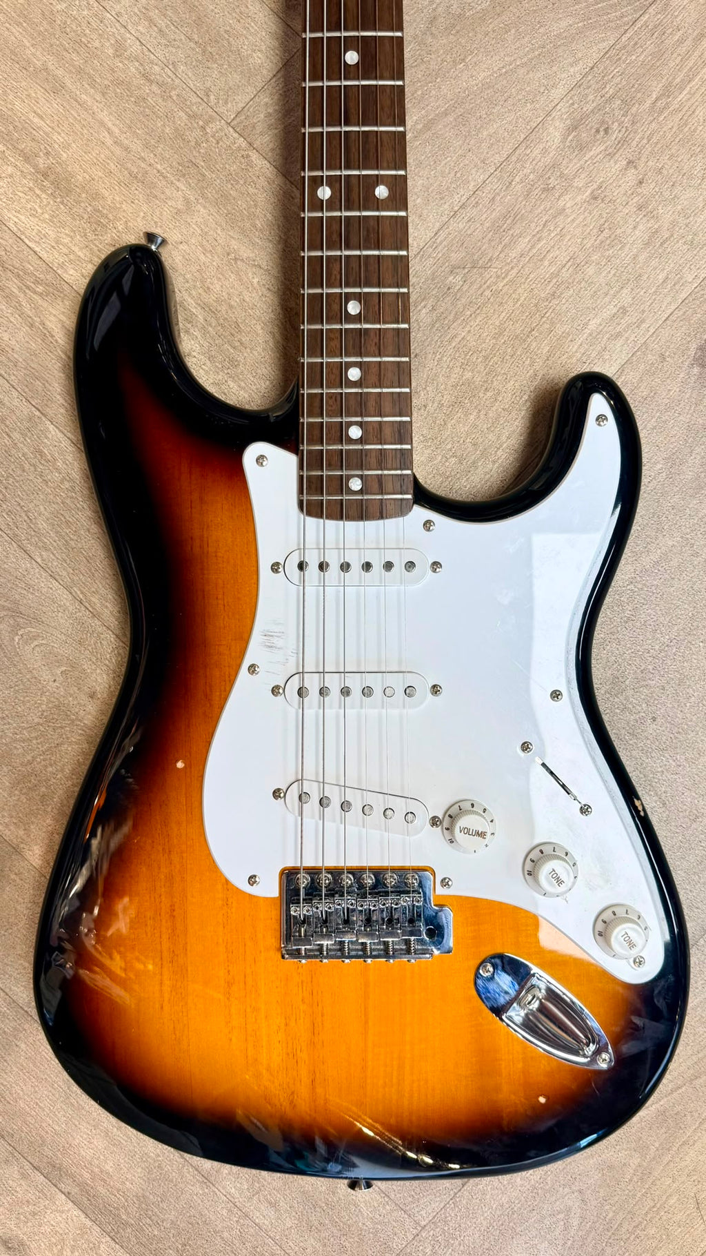 Fender Squier Affinity Series Stratocaster in sunburst finish- Great condition