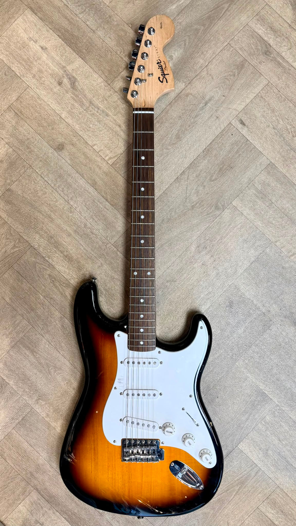 Fender Squier Affinity Series Stratocaster in sunburst finish- Great condition