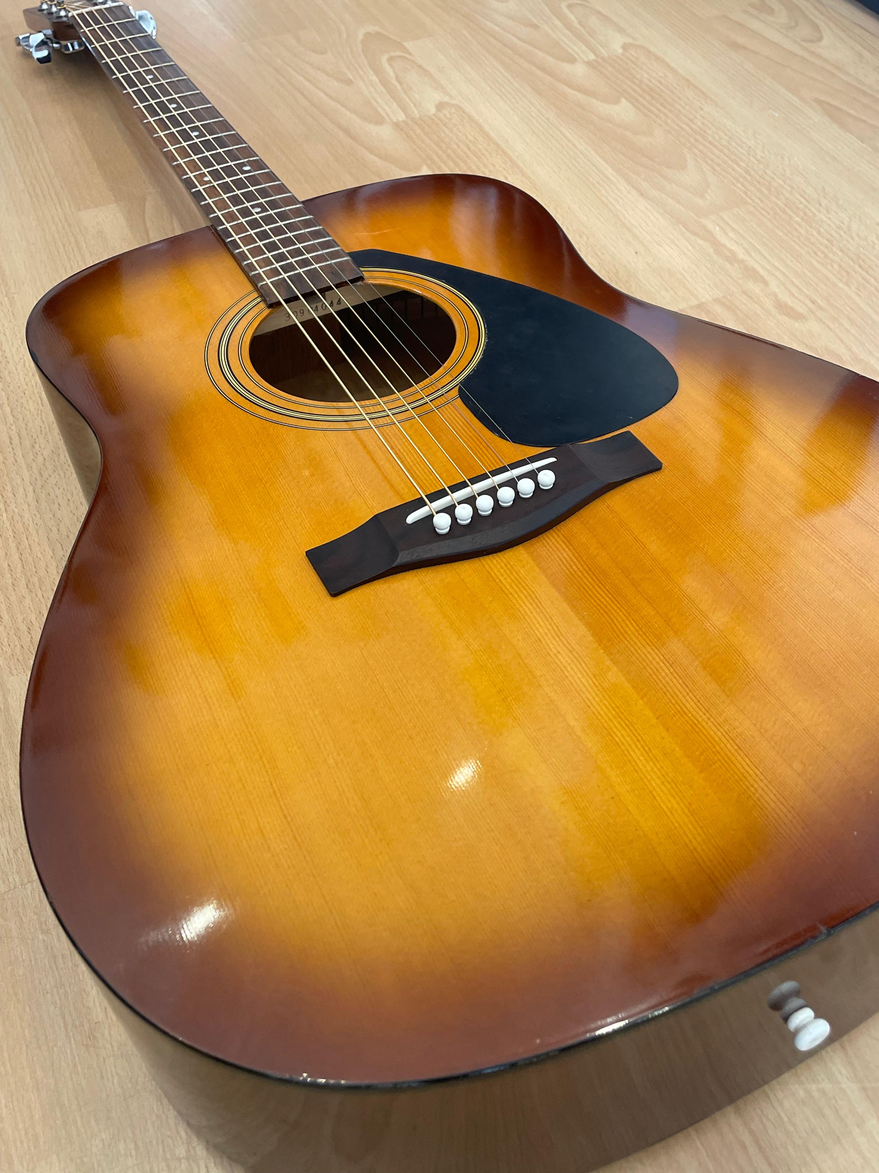 Yamaha F310 TBS Acoustic Guitar- Great Condition