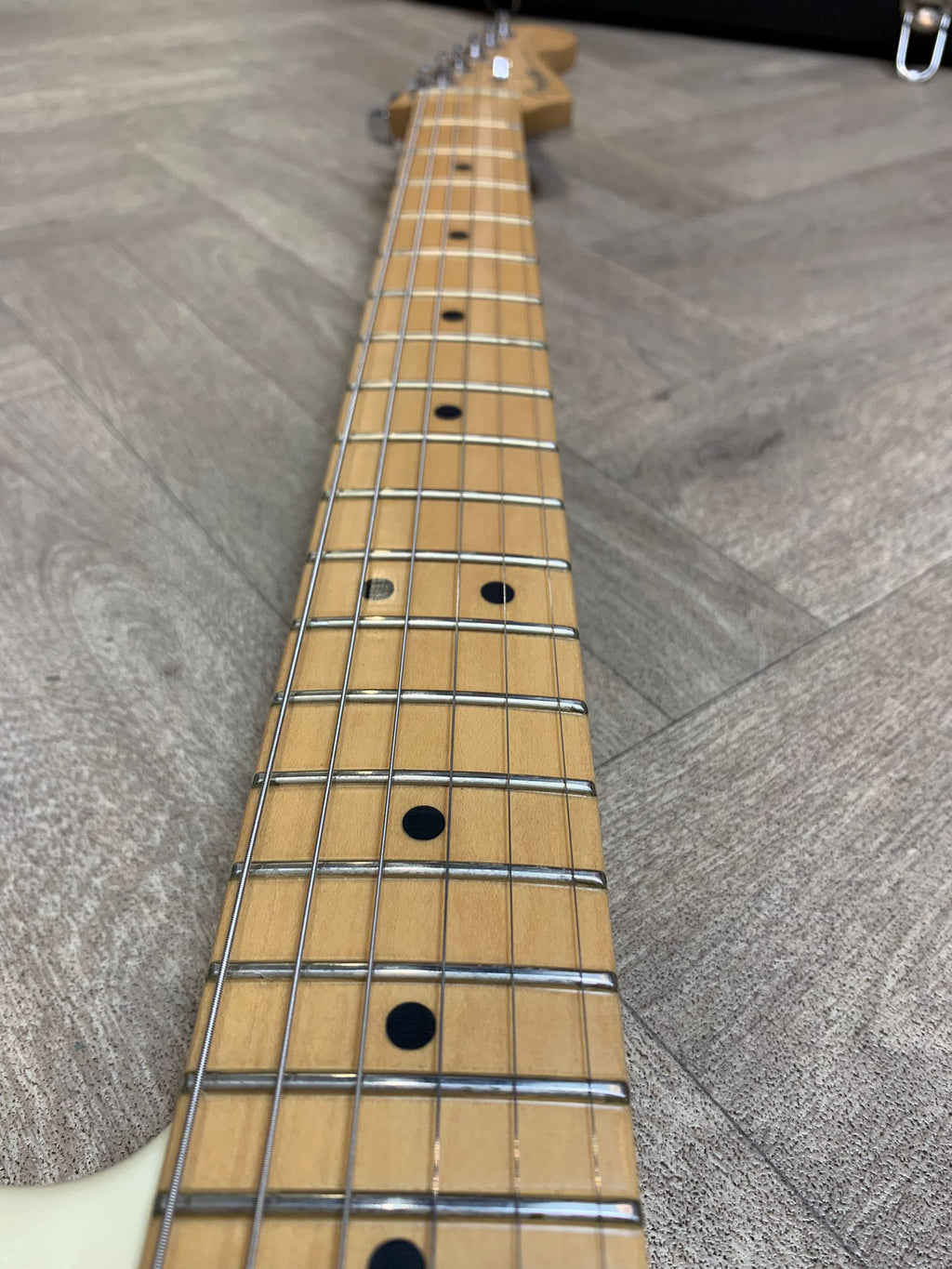 Fender American Series Stratocaster (2004, USA) – 50th Anniversary Neck Plate – Cream Finish