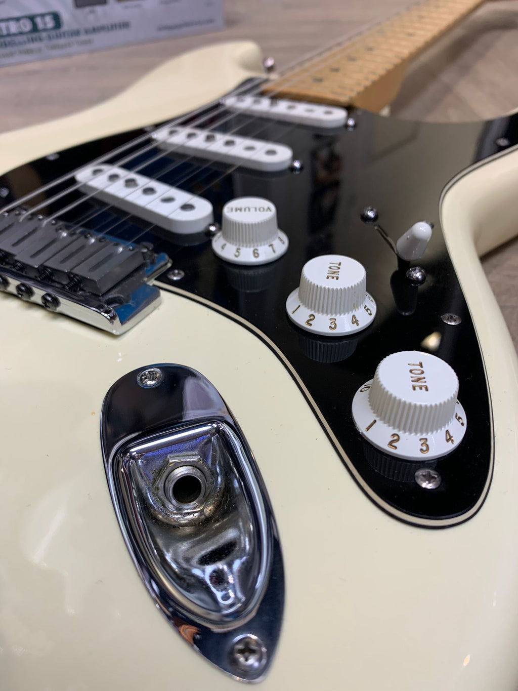 Fender American Series Stratocaster (2004, USA) – 50th Anniversary Neck Plate – Cream Finish