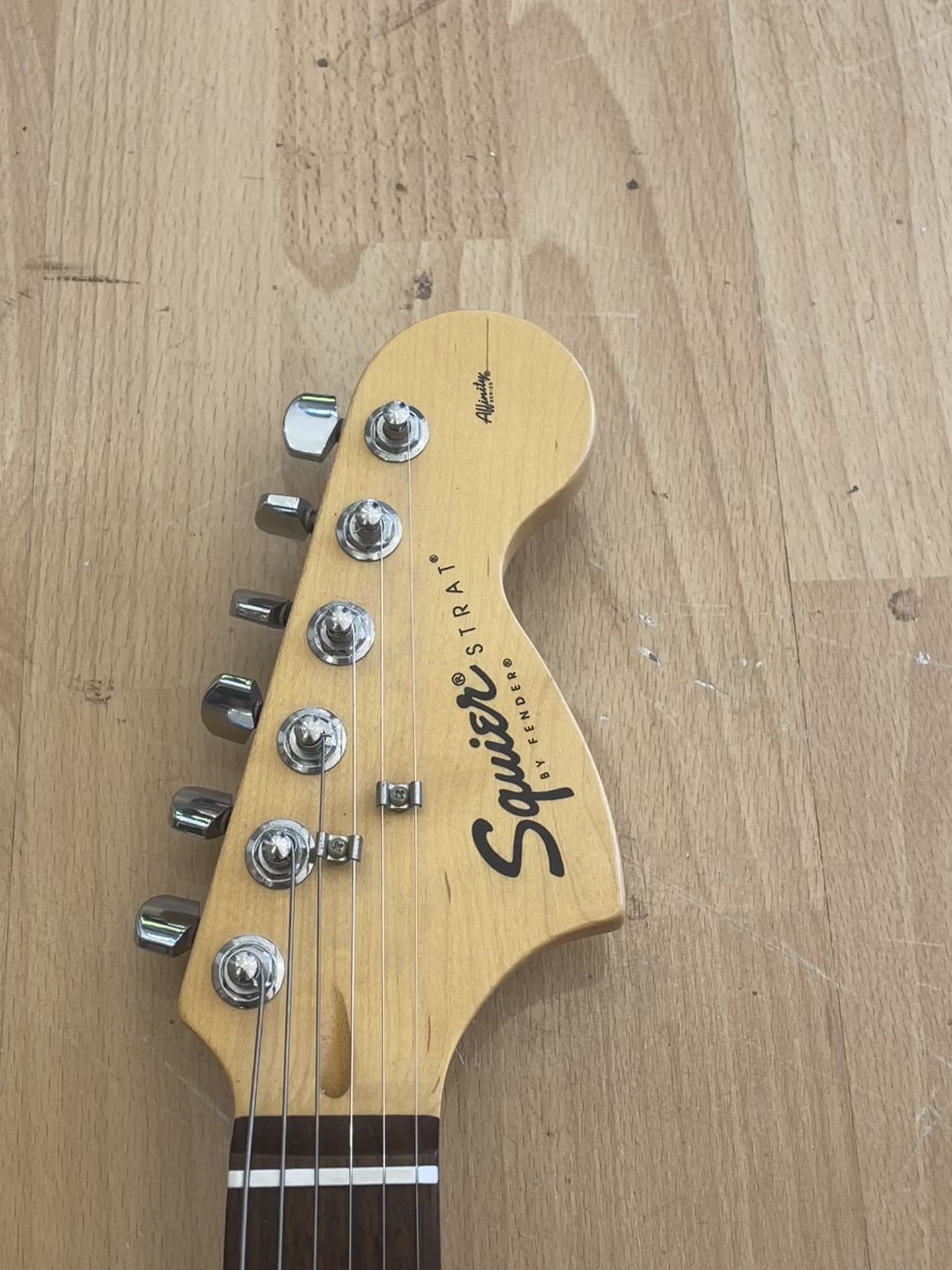 Squier Affinity Stratocaster 20th Anniversary Edition Vintage White - Good Condition